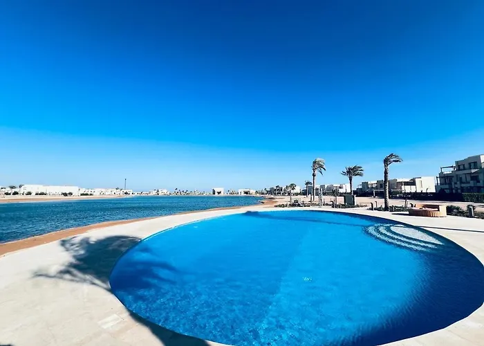 Tropical 3br Villa-free Pool & Lagoon Access At Elgouna فيلة