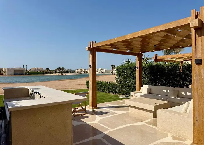 Tropical 3br Villa-free Pool & Lagoon Access At Elgouna