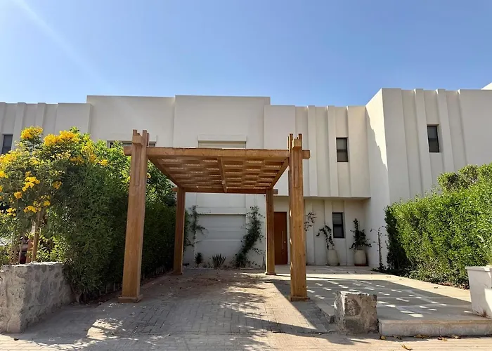 Tropical 3br Villa-free Pool & Lagoon Access At Elgouna
